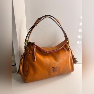Dooney & Bourke Florentine Leather Medium Zip Hobo bag Great Condition